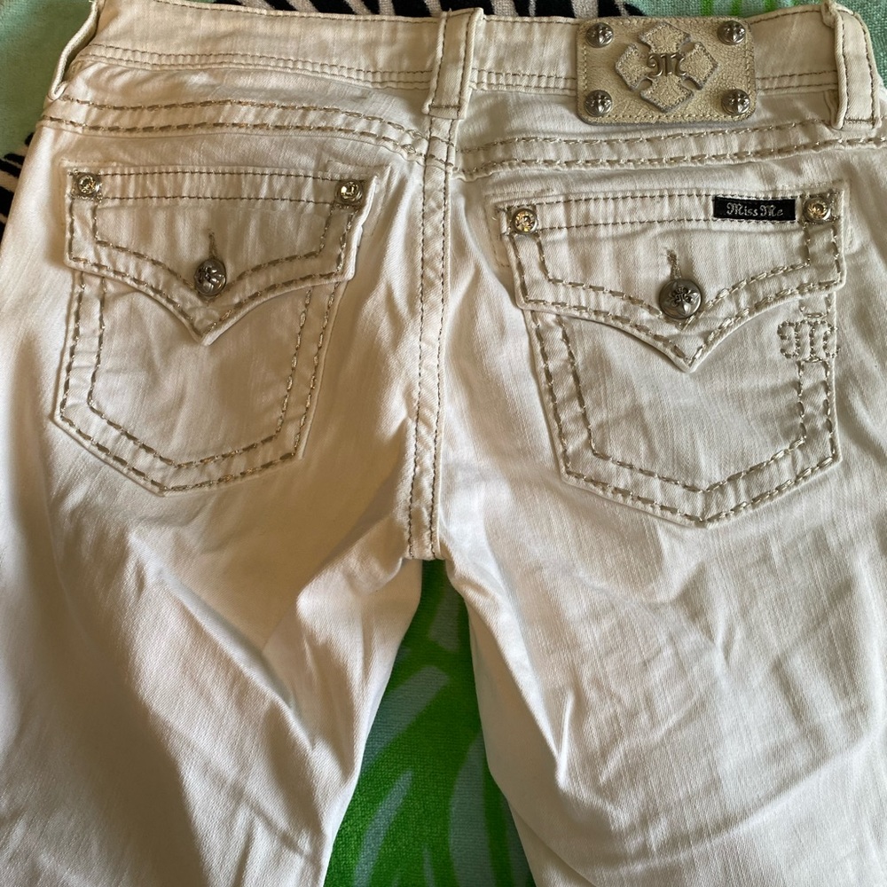 Cute white jeans size 29